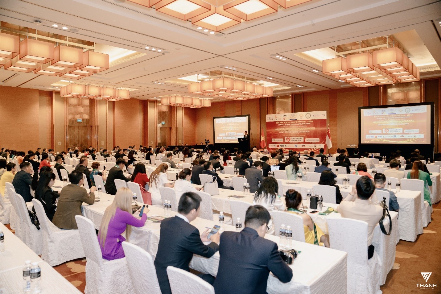 Toàn cảnh Diễn đàn hợp tác Kinh tế Việt Nam – ASEAN & Lễ công bố Thương hiệu Mạnh ASEAN 2025 lần thứ 9 tại Marina Bay Sands, Singapore ngày 26.04.2025